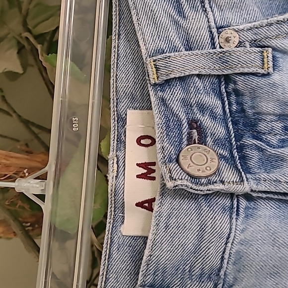 AMO Tomboy Crop in Forget Me Not wash. Size 25 - Picture 5 of 11